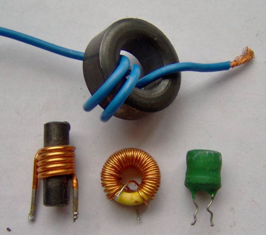1024px-electronic_component_inductors.jpg
